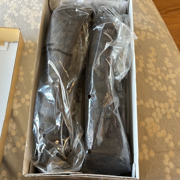 Brand New in Box - Picture 4 of 6